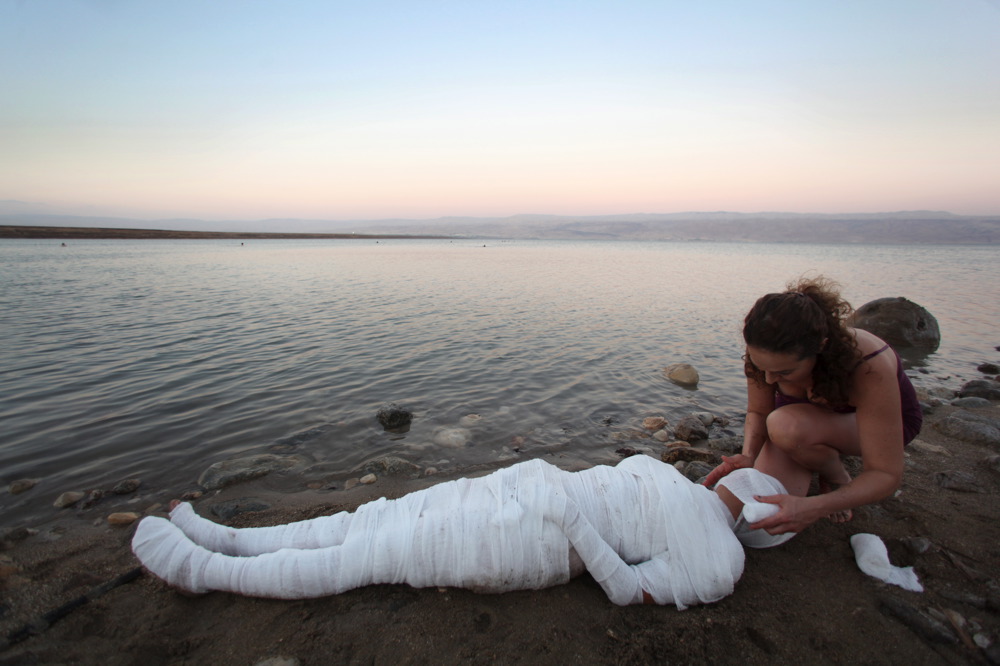 Photo: Jim Hollander Sea of Death 2010