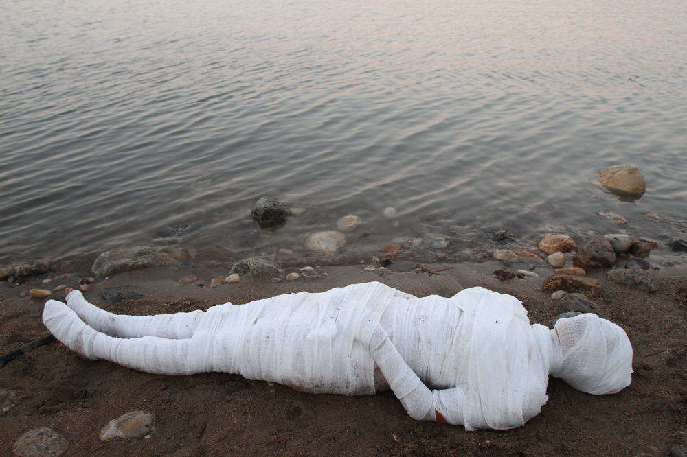 Photo: Jim Hollander Sea of Death 2010