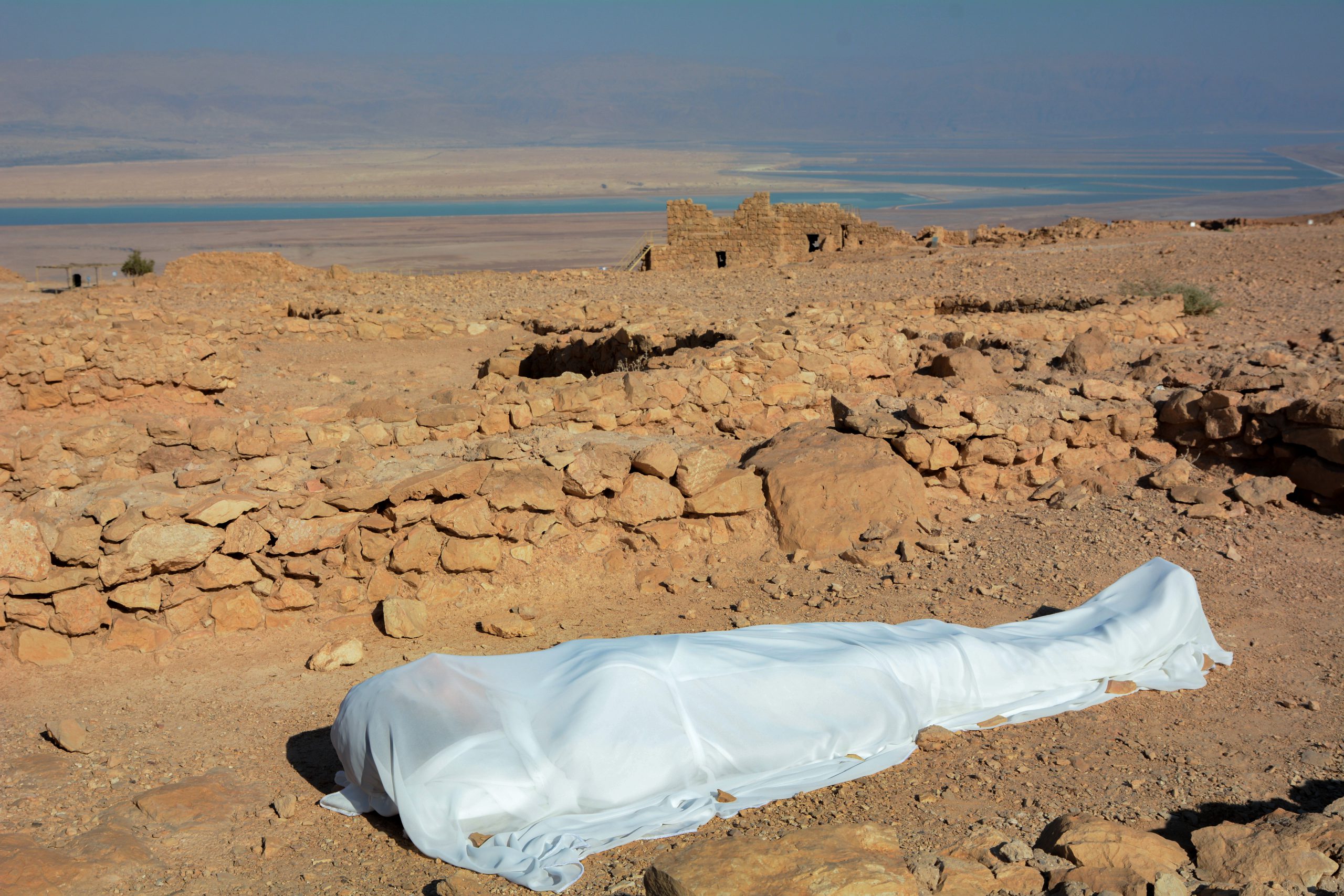 Masada HerStory 2018, performance in Masada National Park, Judean Desert, photo Gal Mosenson ariane_littman_masada_herstory_2018_01