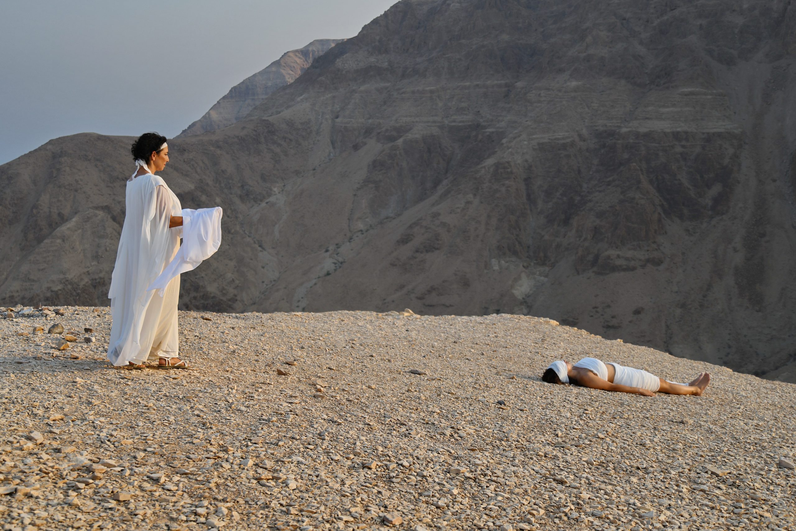 The Muse 2020, performance in Mezuke Dragot, Judean Desert, photo Avgar Idan ariane_littman_the_muse_2020_01