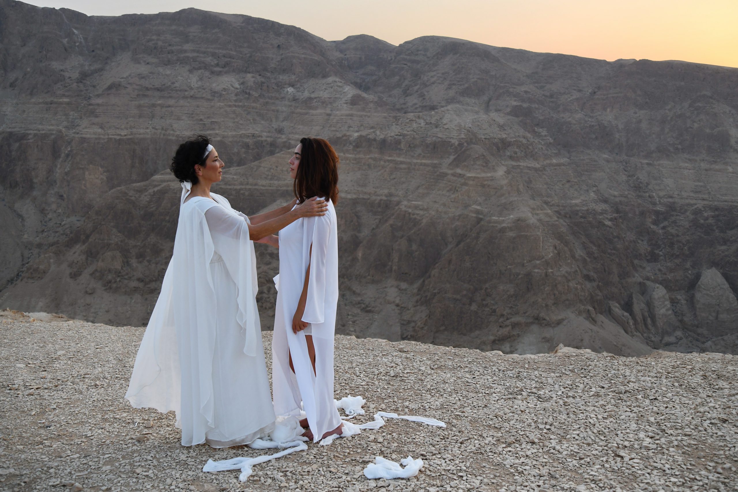 The Muse 2020, performance in Mezuke Dragot, Judean Desert, photo Avgar Idan ariane_littman_the_muse_2020_03