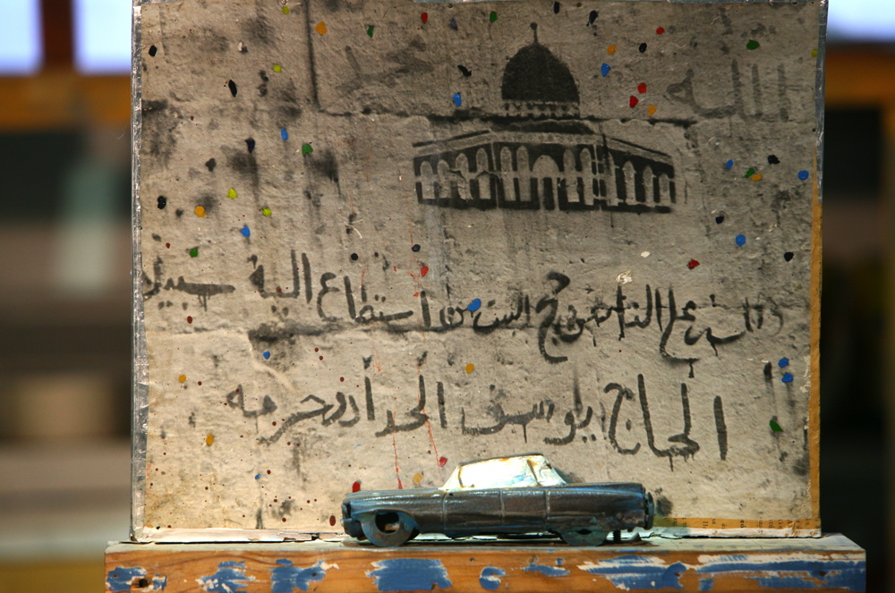 Object by Zvi Tolkovski with a painting of the Dome of the Rock Dada-Jerusalem 012