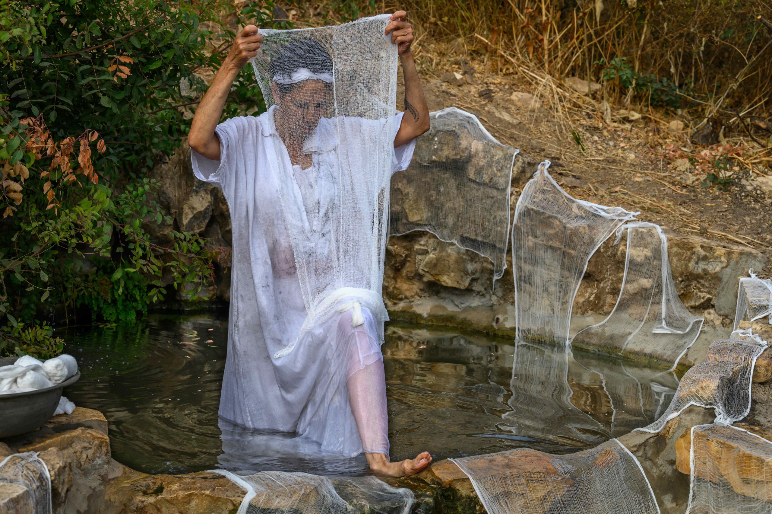 Ein Raziel 2022, performance in Ramat Raziel, Judean Hills in collaboration with Vered Sivan, photo Gal Mosenson Ein Raziel 013