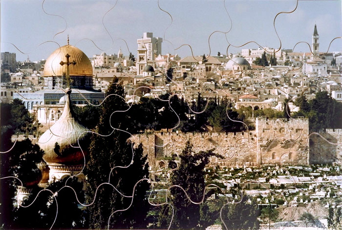 Jerusalem 1998
(After a photograph by Rina Castelnuovo)
Jigsaw 30 pieces
Photograph on wood
102 x 69 cm
Photo: Oded Antman
06