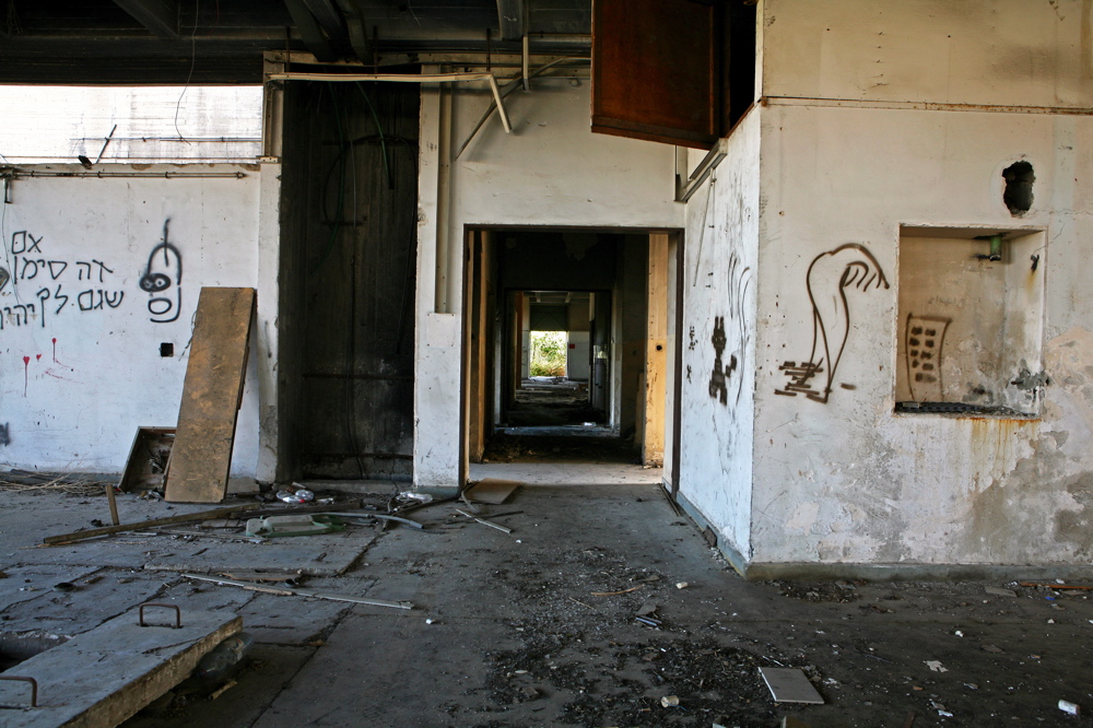 Disaffected military factory,
Derech Ha Shalom 15 str. Tel Aviv
Makom 014