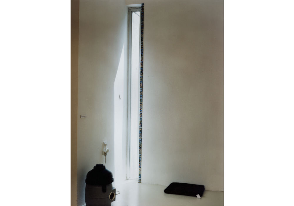 Installation view:
'Absolute Air Cleaners' (electronic air cleaners),
'Black Filter' (activated carbon filter bed,
173 x110 x 0.4 cm) and
'Sweet Memories', Lindt, milk chocolates, (2.5 x 4 x0.5 cm, each)
Sublime 003