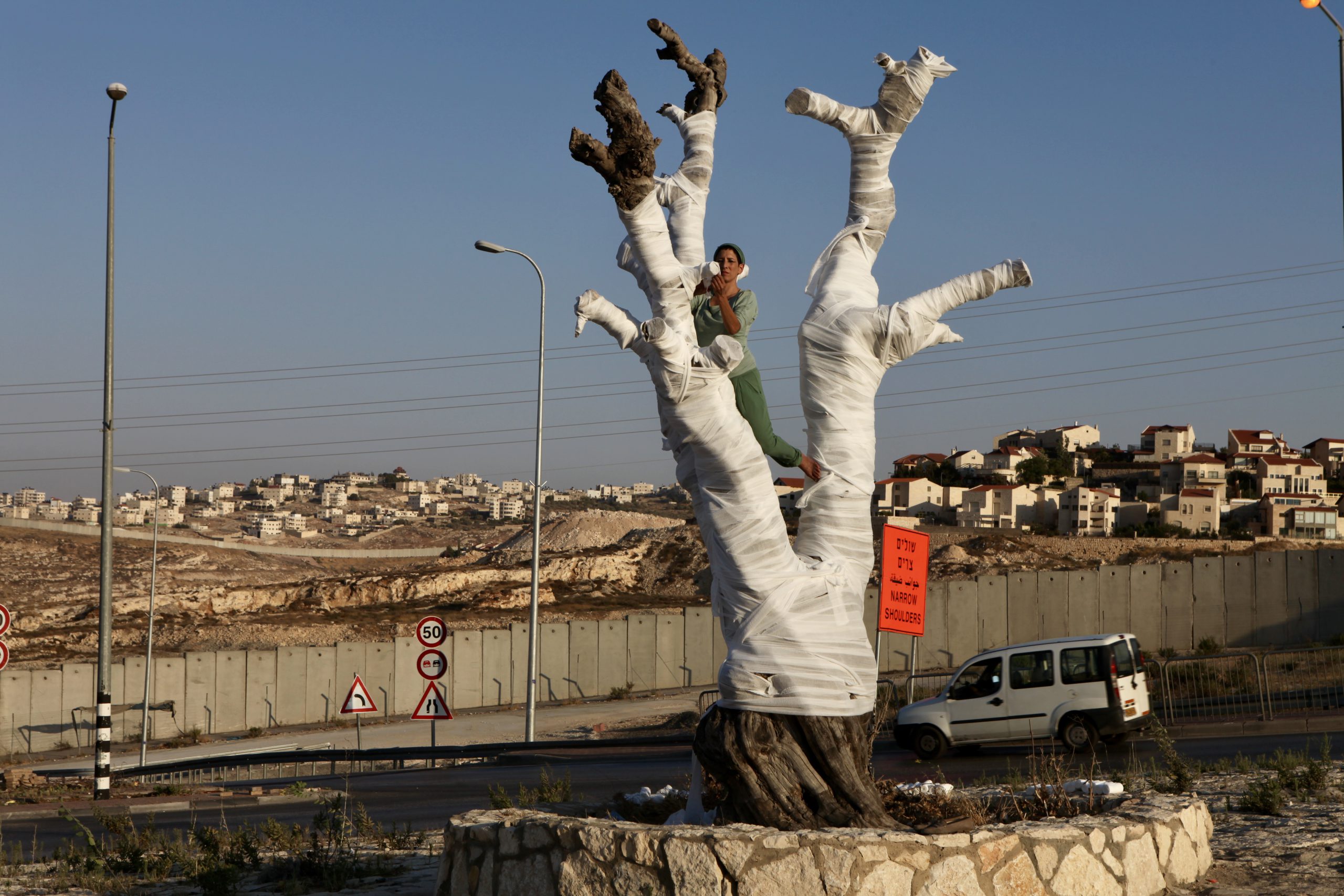 The Olive Tree, 2011, dressing a dead olive tree at at Hizme checkpoint, near Jerusalem, photo Rina Castelnuevo ariane_littman_the_olive_tree_2011_02