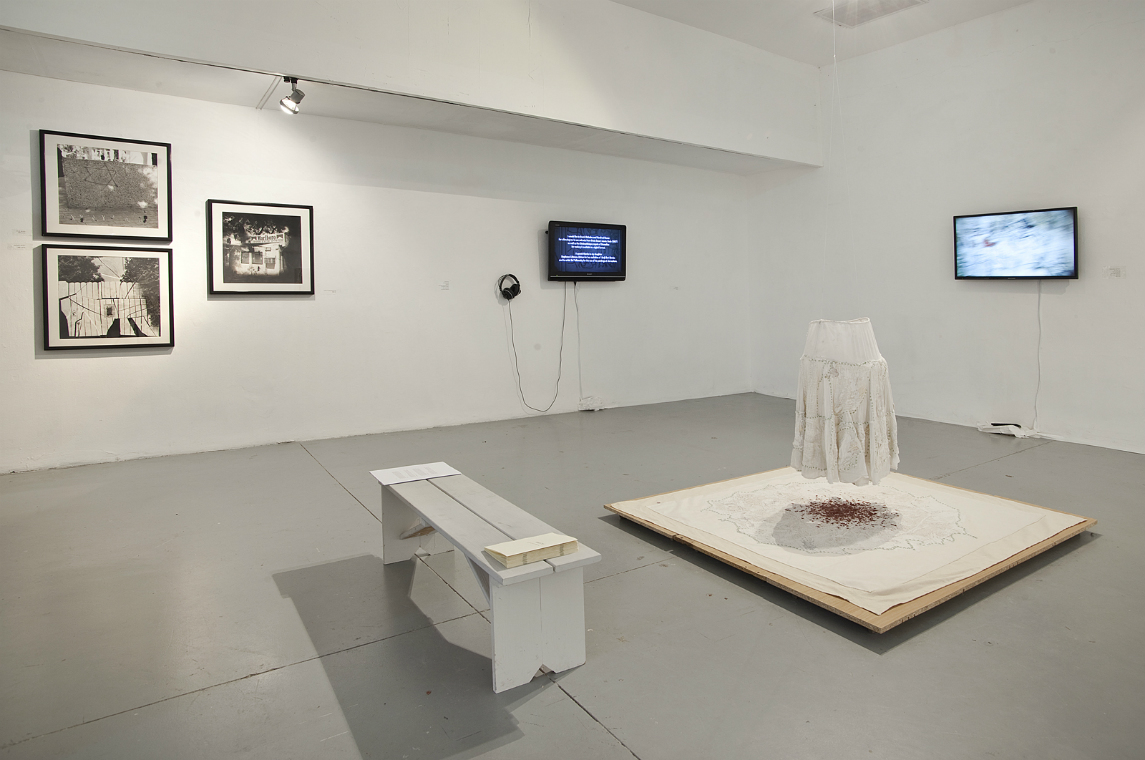 Dressed Land (2016) installation with two videos, The Spring (2015) and DADA-JERUSALEM (2014) בית האמנים-תערוכת-כל הנותר0025